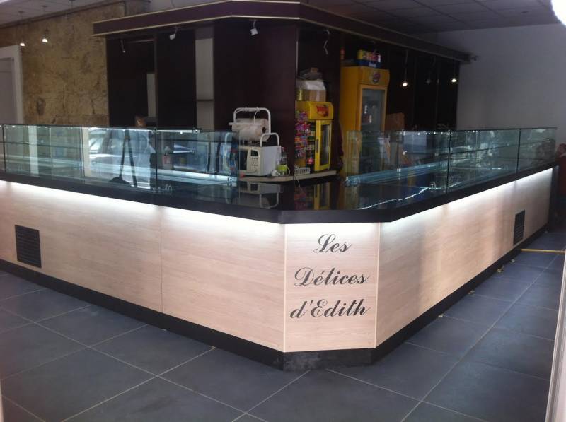 Réalisation et installation d'une vitrine pour boulangerie à Nice 06